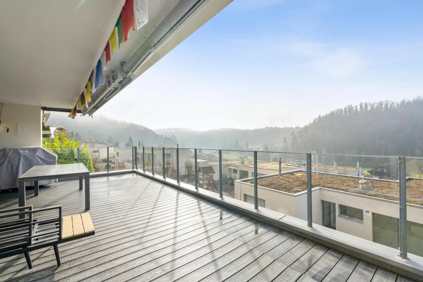 Spacious and bright: modern living in a quiet location with a view - Photo 2 of 7