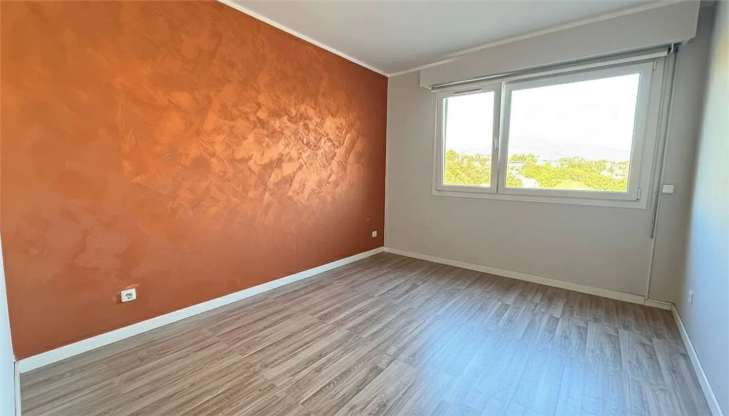 Appartement Charmant avec Vue sur le Lac - Photo 10 sur 23