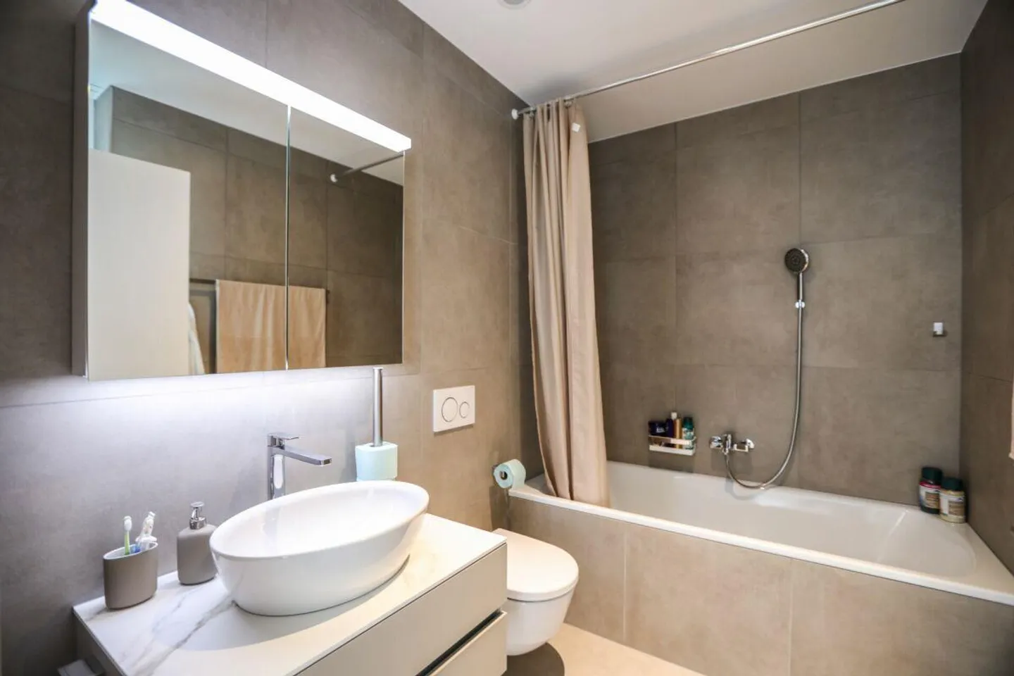Ground floor apartment with terrace and immediate proximity to the lake - Photo 12 of 14