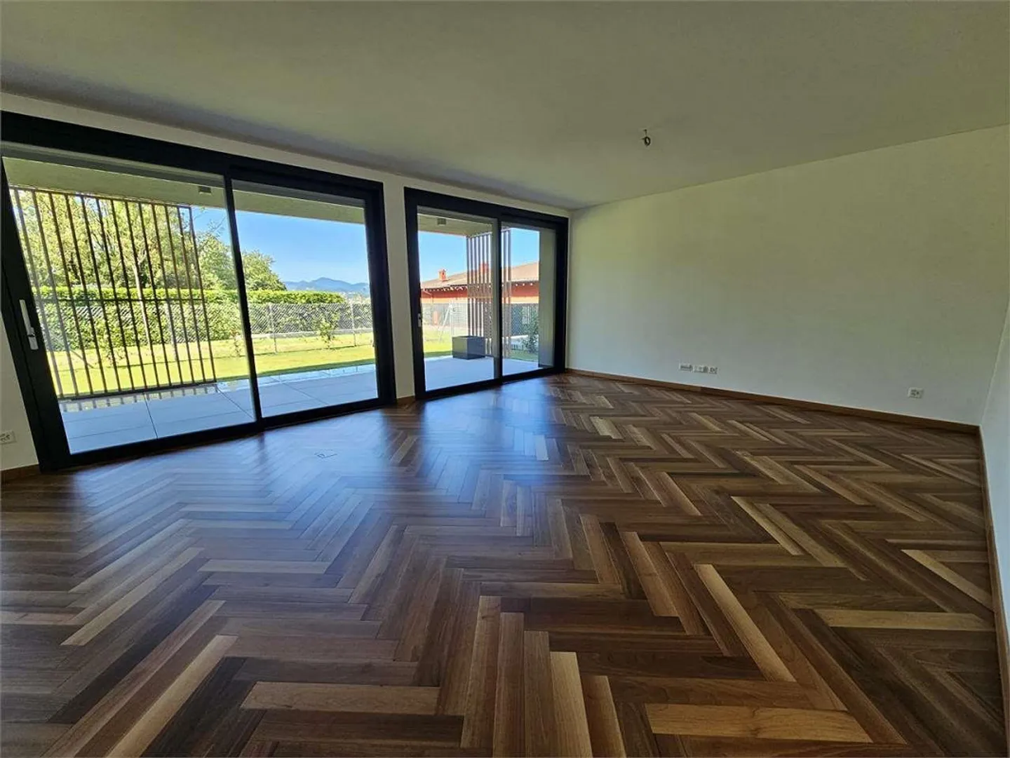 PREGASSONA-LUGANO, 4.5-ZIMMER-WOHNUNG MIT GARTEN - Foto 10 von 13