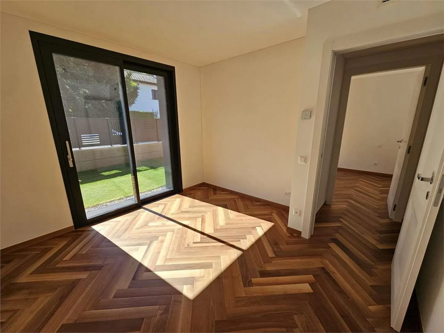 PREGASSONA-LUGANO, 4.5-ZIMMER-WOHNUNG MIT GARTEN - Foto 11 von 13