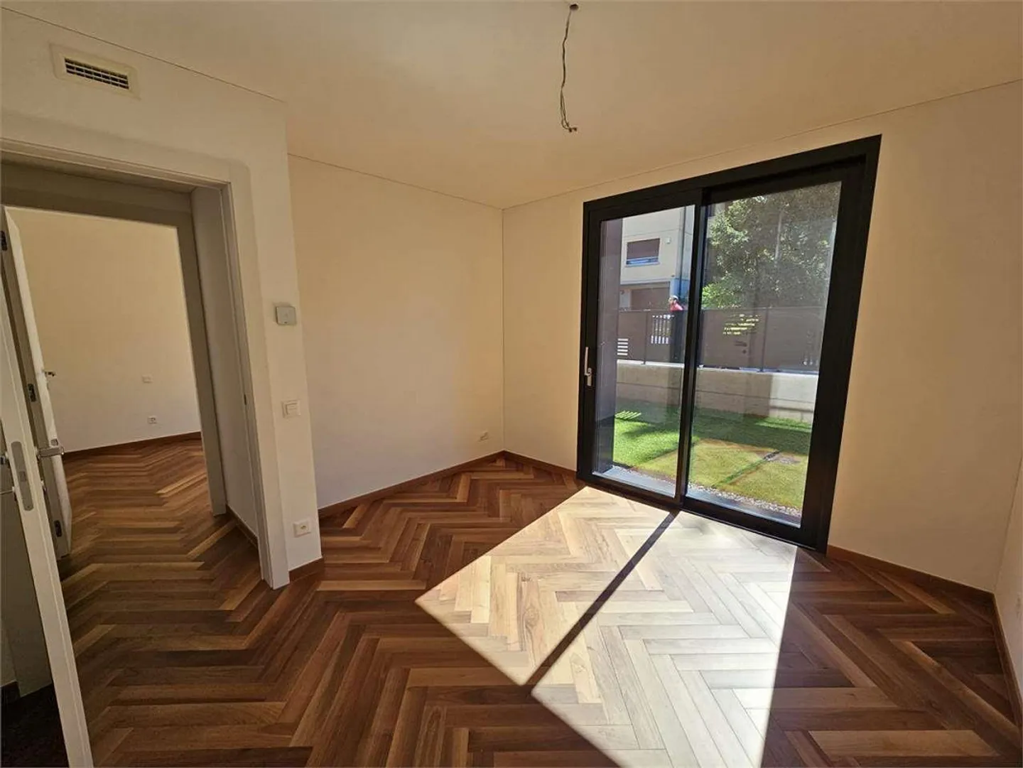 PREGASSONA-LUGANO, 4.5-ZIMMER-WOHNUNG MIT GARTEN - Foto 12 von 13