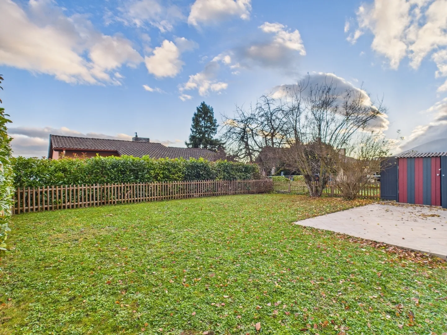 Spacious family townhouse in Cormondrèche: calm, comfort, and large garden - Photo 9 of 11