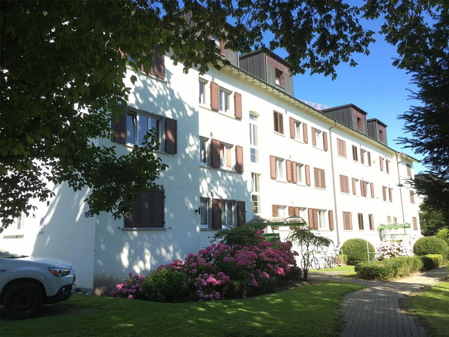 Vivere attraente in una posizione tranquilla - Foto 1 di 9