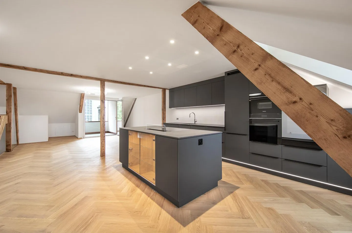 Design meets history - completely renovated maisonette apartment - Photo 2 of 11