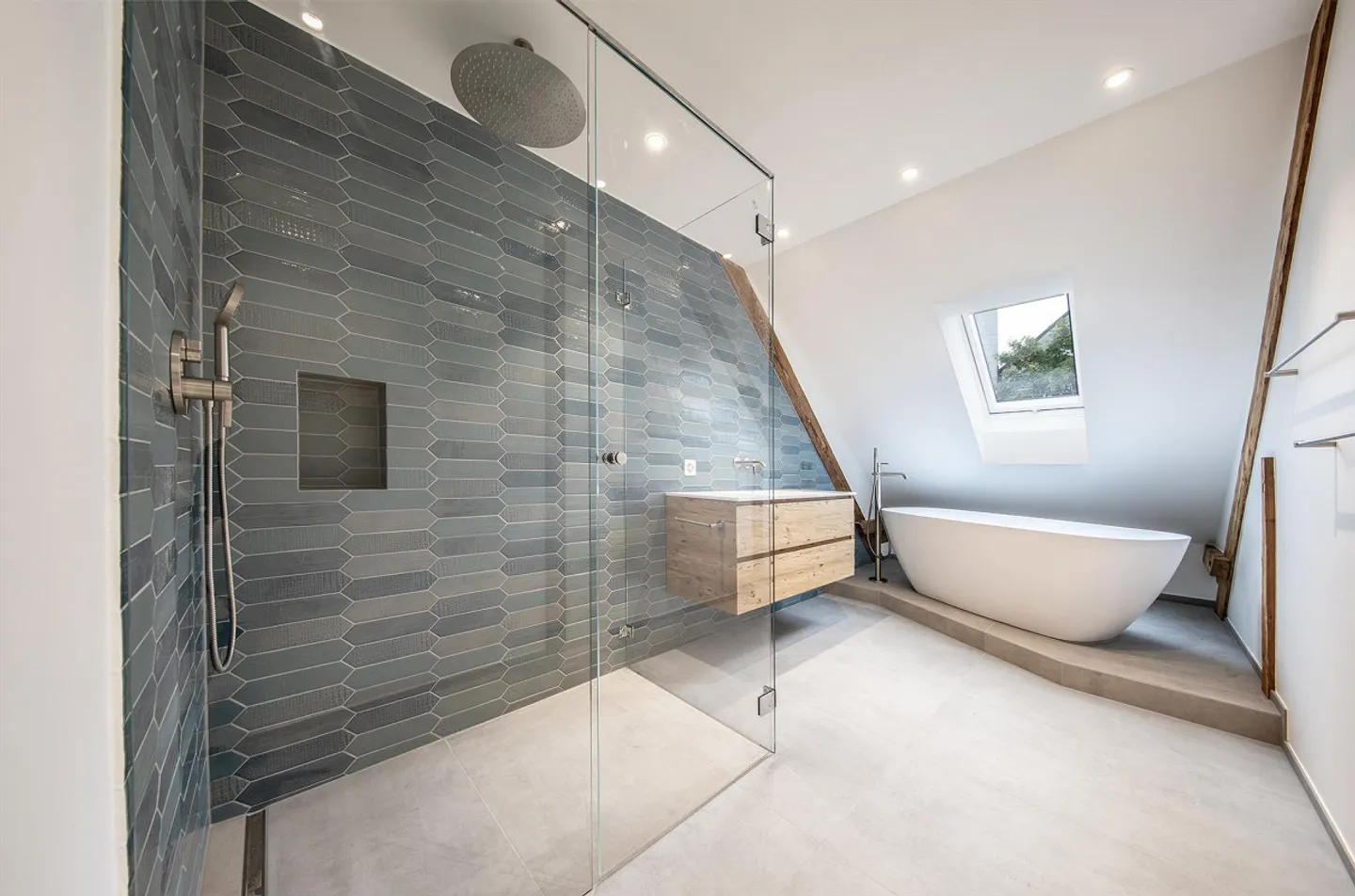 Design meets history - completely renovated maisonette apartment - Photo 7 of 11