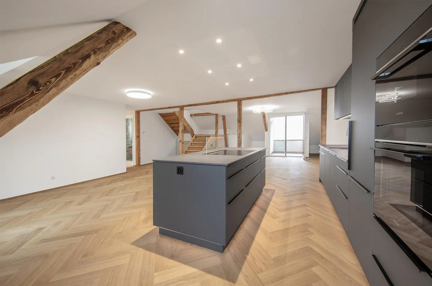 Design meets history - completely renovated maisonette apartment - Photo 1 of 11