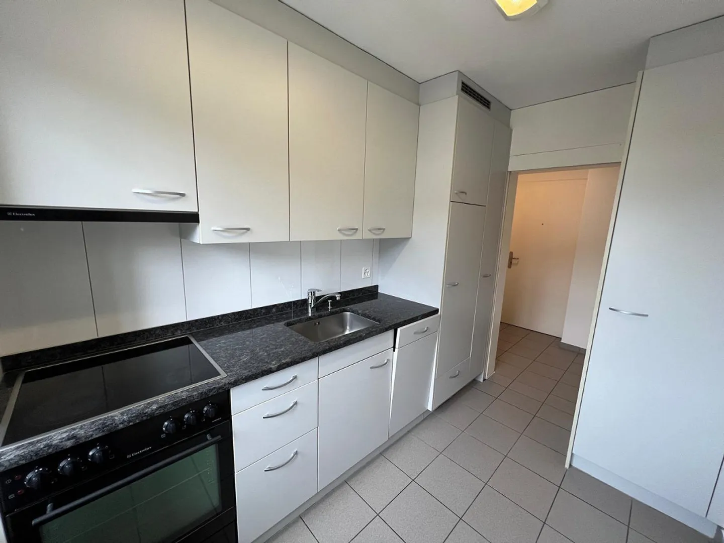 Vivere attraente in una posizione tranquilla - Foto 4 di 9