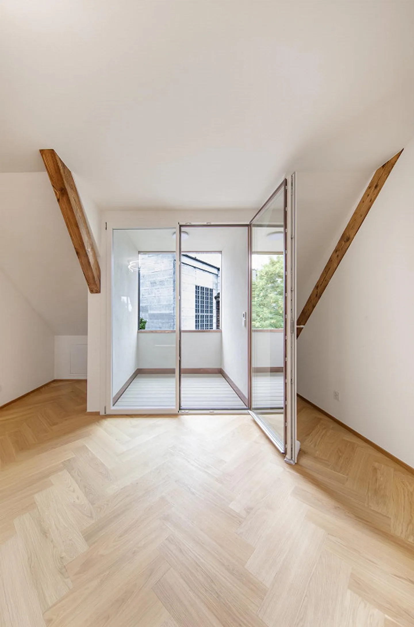 Design meets history - completely renovated maisonette apartment - Photo 4 of 11