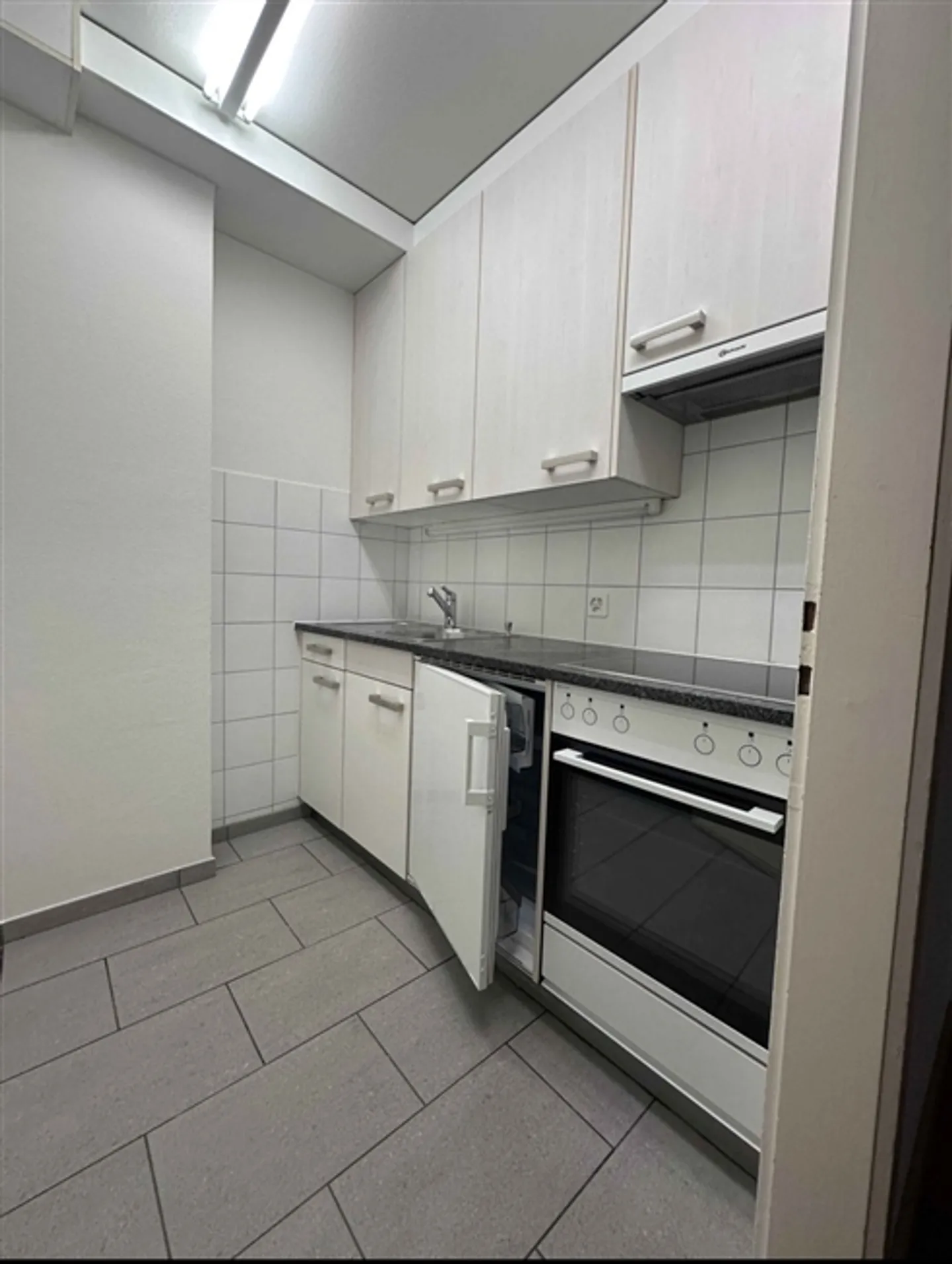 Apartment for rent - Photo 3 of 5