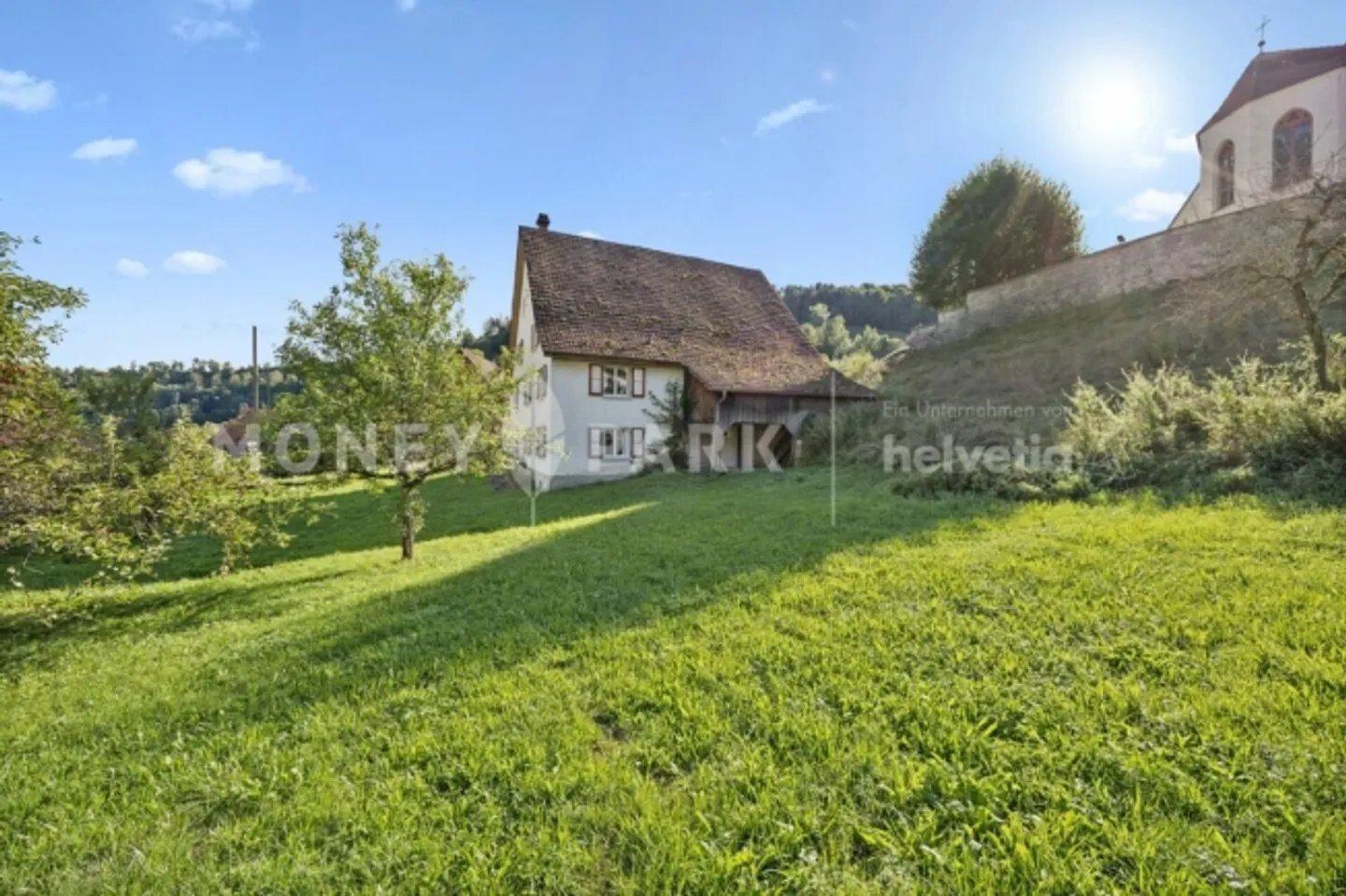 Maison bifamiliale au caractère unique avec bâtiment économique et emplacement idyllique - Photo 2 sur 12