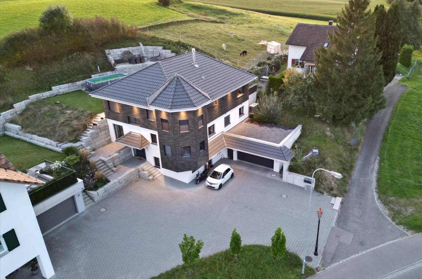 Esclusiva casa unifamiliare di 7,5 stanze con vista sul Säntis a Ifwil - Foto 1 di 5