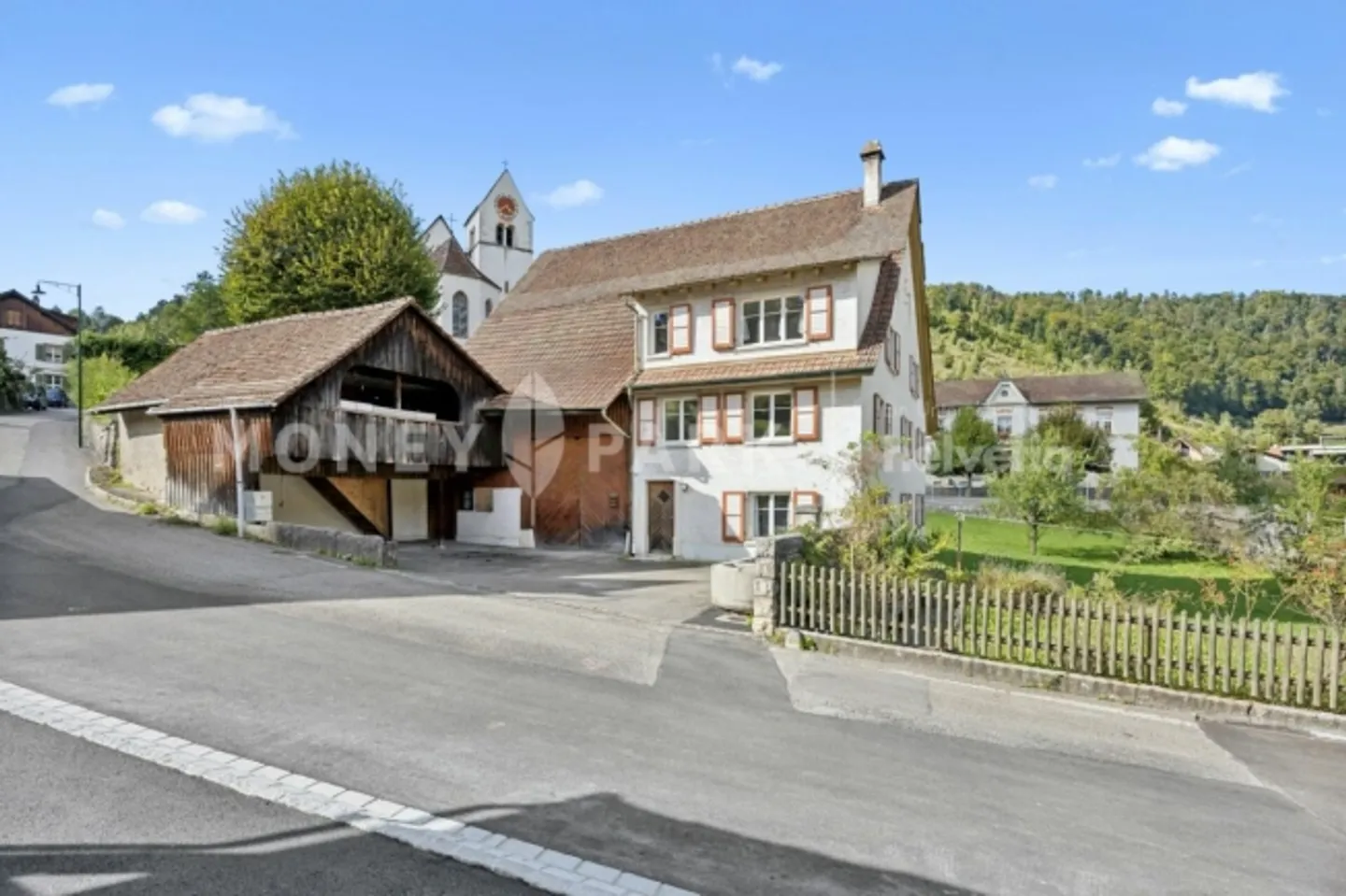 Maison bifamiliale au caractère unique avec bâtiment économique et emplacement idyllique - Photo 12 sur 12