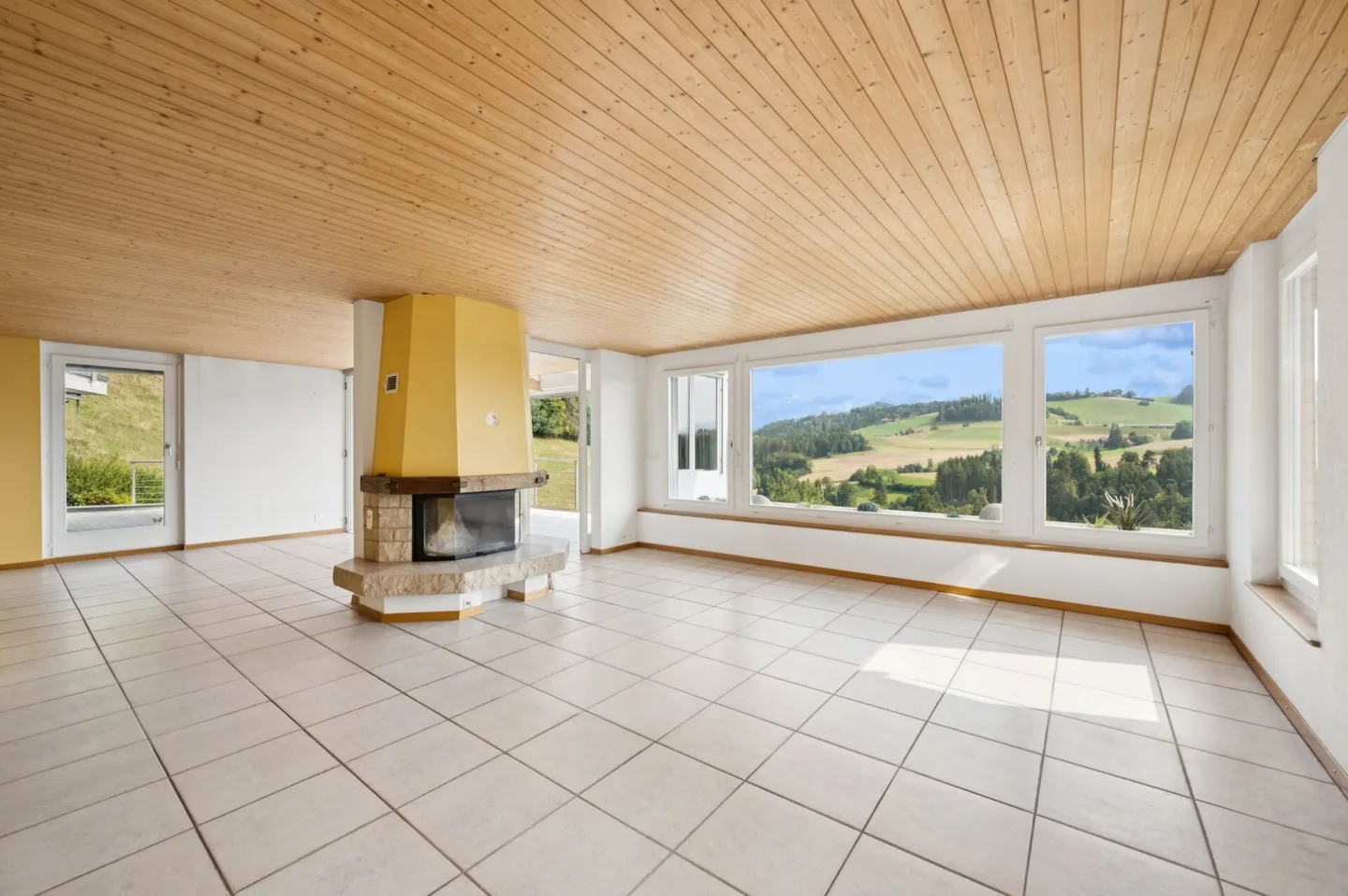 Ampia casa a terrazza di 6,5 stanze con giardino d'inverno, cinque posti a sedere, cantina in arenaria e molto altro - Foto 2 di 13