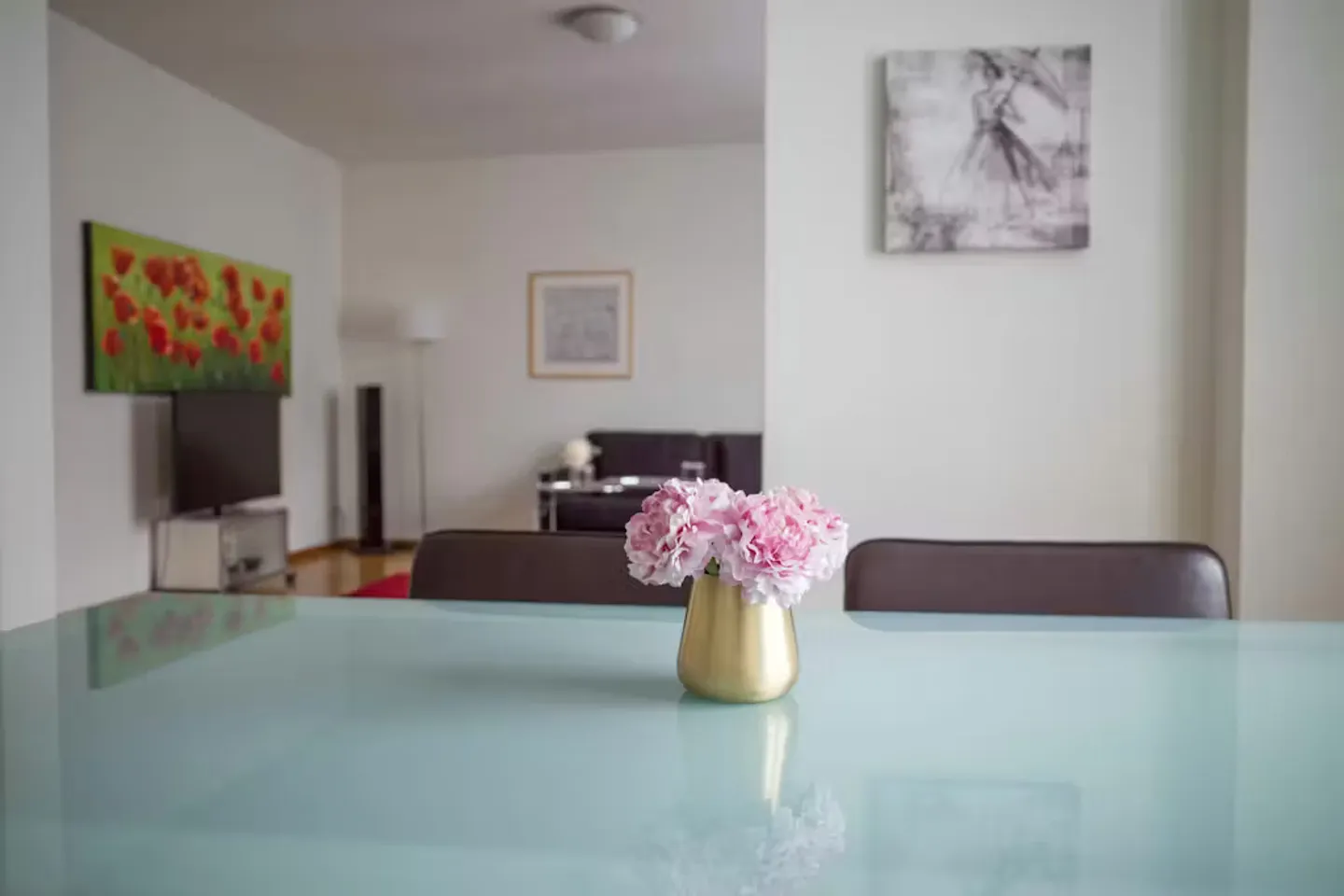 Charming Zurich Apartment - Photo 3 of 10