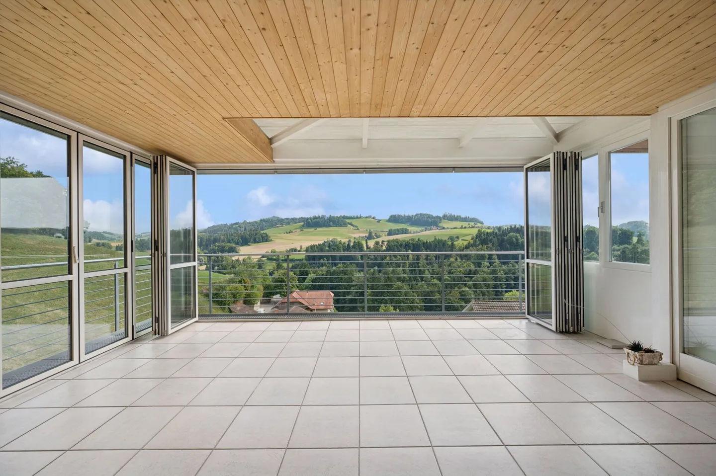 Ampia casa a terrazza di 6,5 stanze con giardino d'inverno, cinque posti a sedere, cantina in arenaria e molto altro - Foto 6 di 13