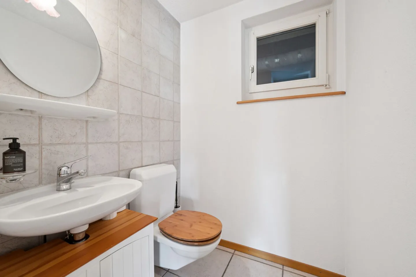 Ampia casa a terrazza di 6,5 stanze con giardino d'inverno, cinque posti a sedere, cantina in arenaria e molto altro - Foto 9 di 13