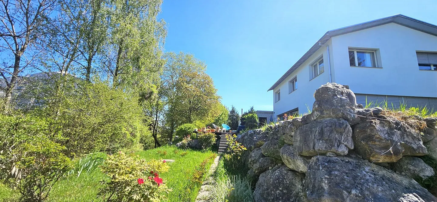 Rare opportunity! Single-family home on the outskirts of Bonaduz. 156m2 of forest included - Photo 1 of 29