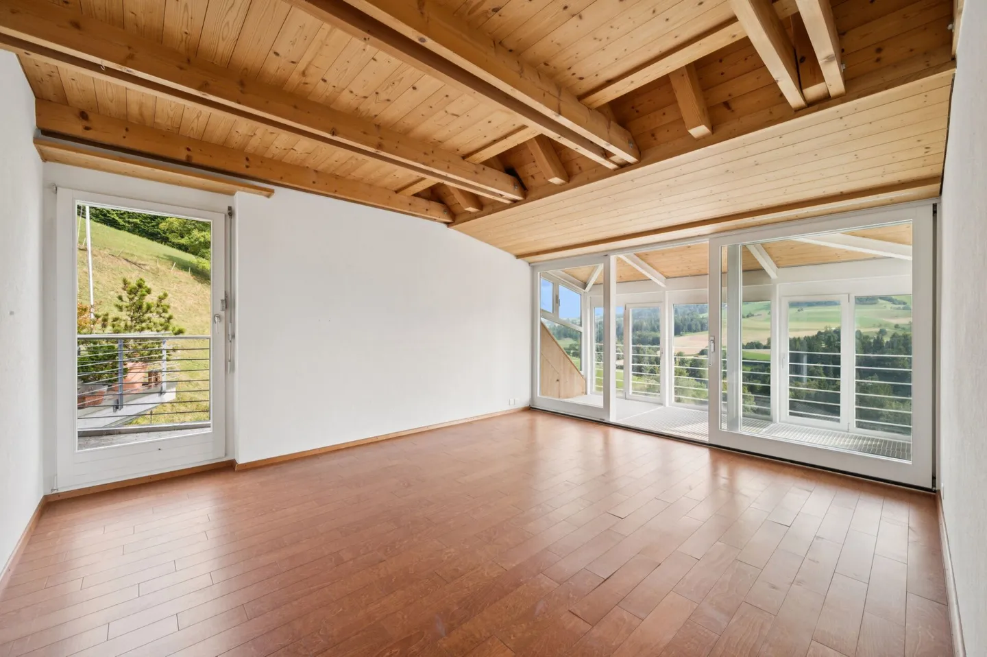 Ampia casa a terrazza di 6,5 stanze con giardino d'inverno, cinque posti a sedere, cantina in arenaria e molto altro - Foto 3 di 13