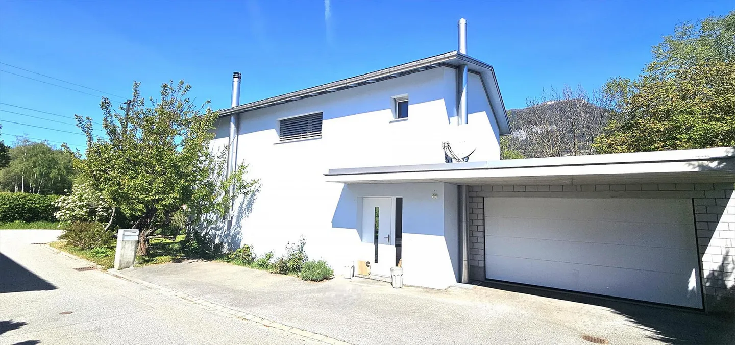 Rare opportunity! Single-family home on the outskirts of Bonaduz. 156m2 of forest included - Photo 4 of 29