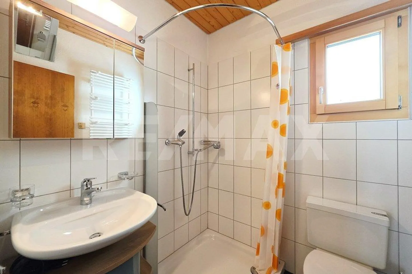 Heimelige 2.5 Zimmer-Wohnung mit Panoramasicht im sonnigen Albinen - Photo 9 of 13