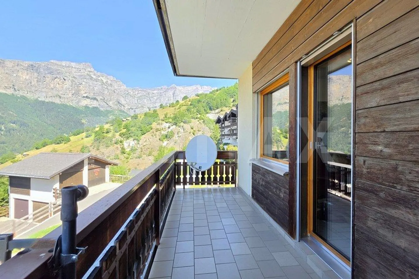 Heimelige 2.5 Zimmer-Wohnung mit Panoramasicht im sonnigen Albinen - Photo 11 of 13
