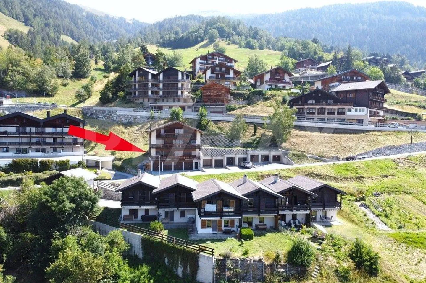 Heimelige 2.5 Zimmer-Wohnung mit Panoramasicht im sonnigen Albinen - Photo 1 of 13
