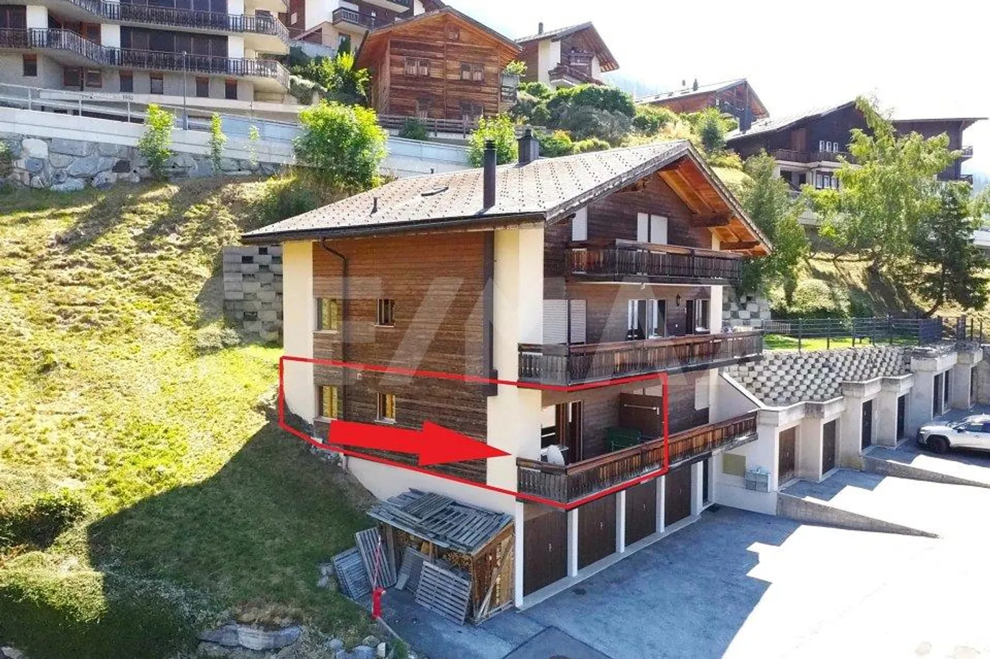 Heimelige 2.5 Zimmer-Wohnung mit Panoramasicht im sonnigen Albinen - Photo 2 of 13