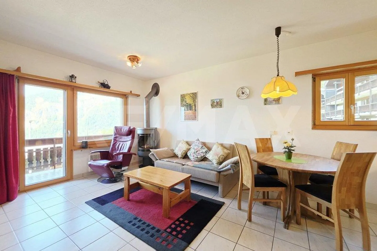 Heimelige 2.5 Zimmer-Wohnung mit Panoramasicht im sonnigen Albinen - Photo 3 of 13