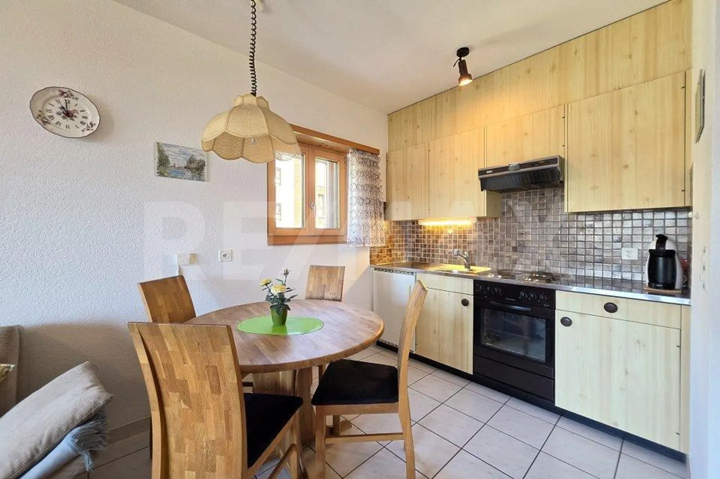Heimelige 2.5 Zimmer-Wohnung mit Panoramasicht im sonnigen Albinen - Photo 4 of 13