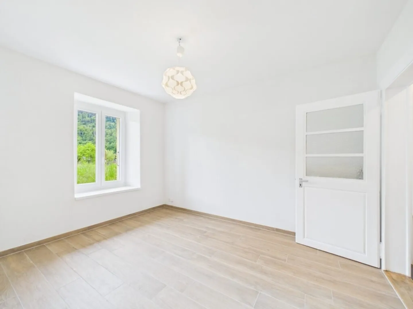Magnificent 2.5-room apartment renovated with garden in the heart of the village - Photo 1 of 5