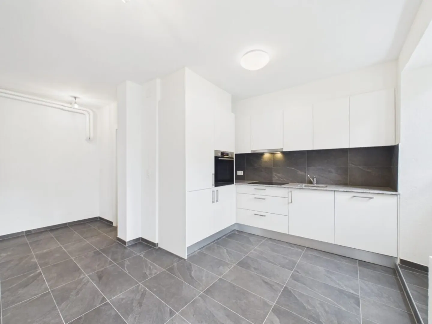 Magnificent 2.5-room apartment renovated with garden in the heart of the village - Photo 2 of 5