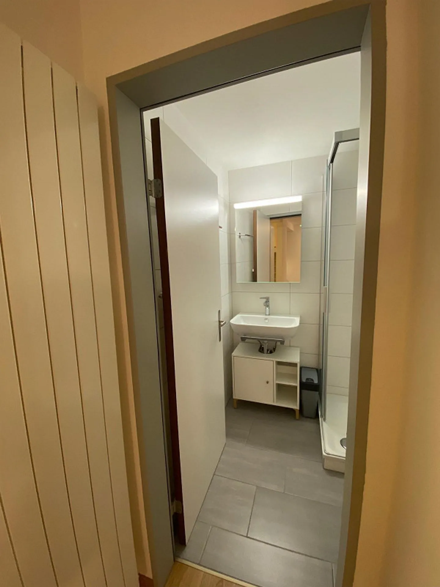 Studio moderne dans un emplacement central - Photo 4 sur 5