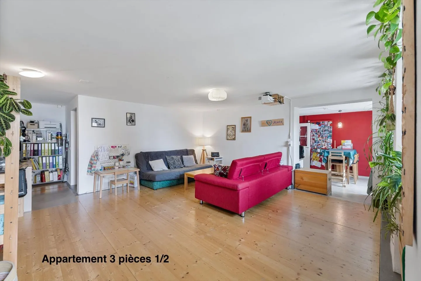 Farmhouse of 820 m² including 3 apartments and 2 partially renovated barns, 8 km from Avenches and 25 km from Neuchâtel and Fribourg. - Photo 8 of 13