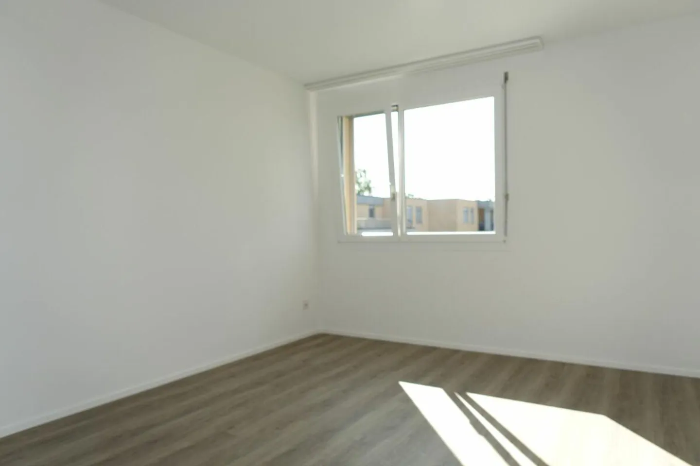 Appartement en copropriété de 3,5 pièces avec balcon et place de parking - Photo 9 sur 21