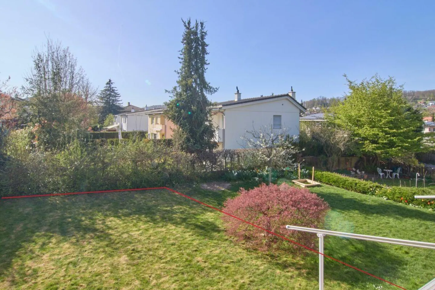 Lichtdurchflutete 5.5 Z' Doppelhaushälfte mit grosszügigem Garten u... - Foto 12 von 13