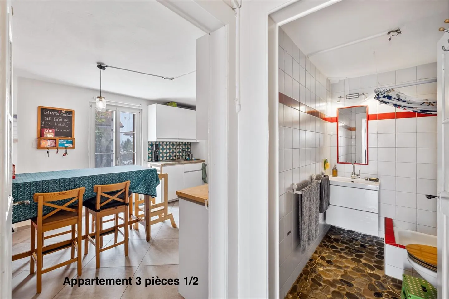 Farmhouse of 820 m² including 3 apartments and 2 partially renovated barns, 8 km from Avenches and 25 km from Neuchâtel and Fribourg. - Photo 13 of 13