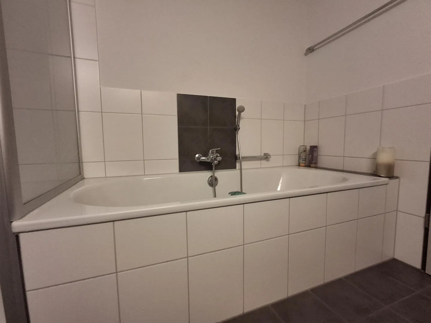 Bright 3.5-room apartment with 2 balconies and large living room - Photo 4 of 16