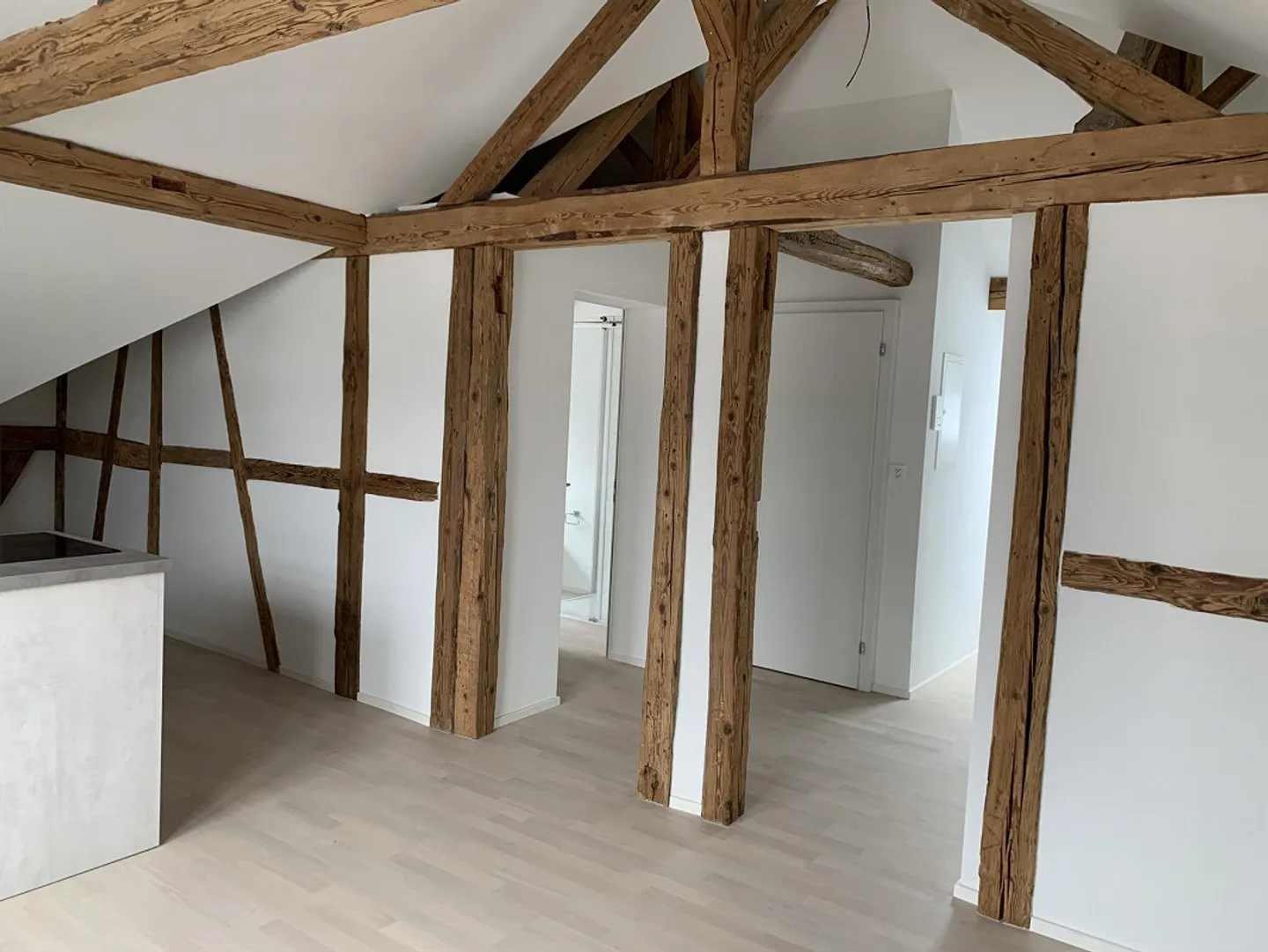 Bright spacious 2.5 room apartment with high ceilings - Photo 10 of 17