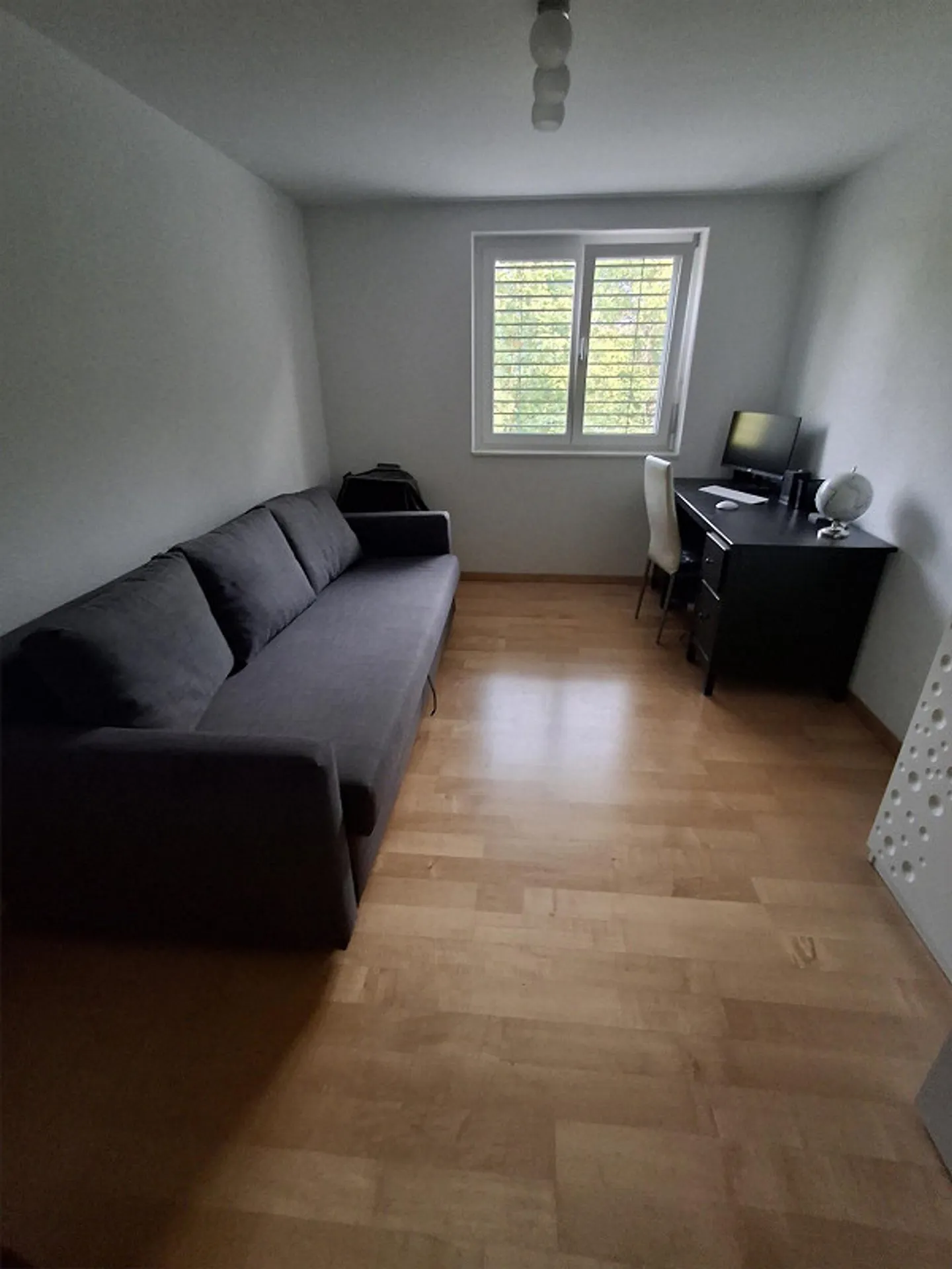 Bright 3.5-room apartment with 2 balconies and large living room - Photo 11 of 16