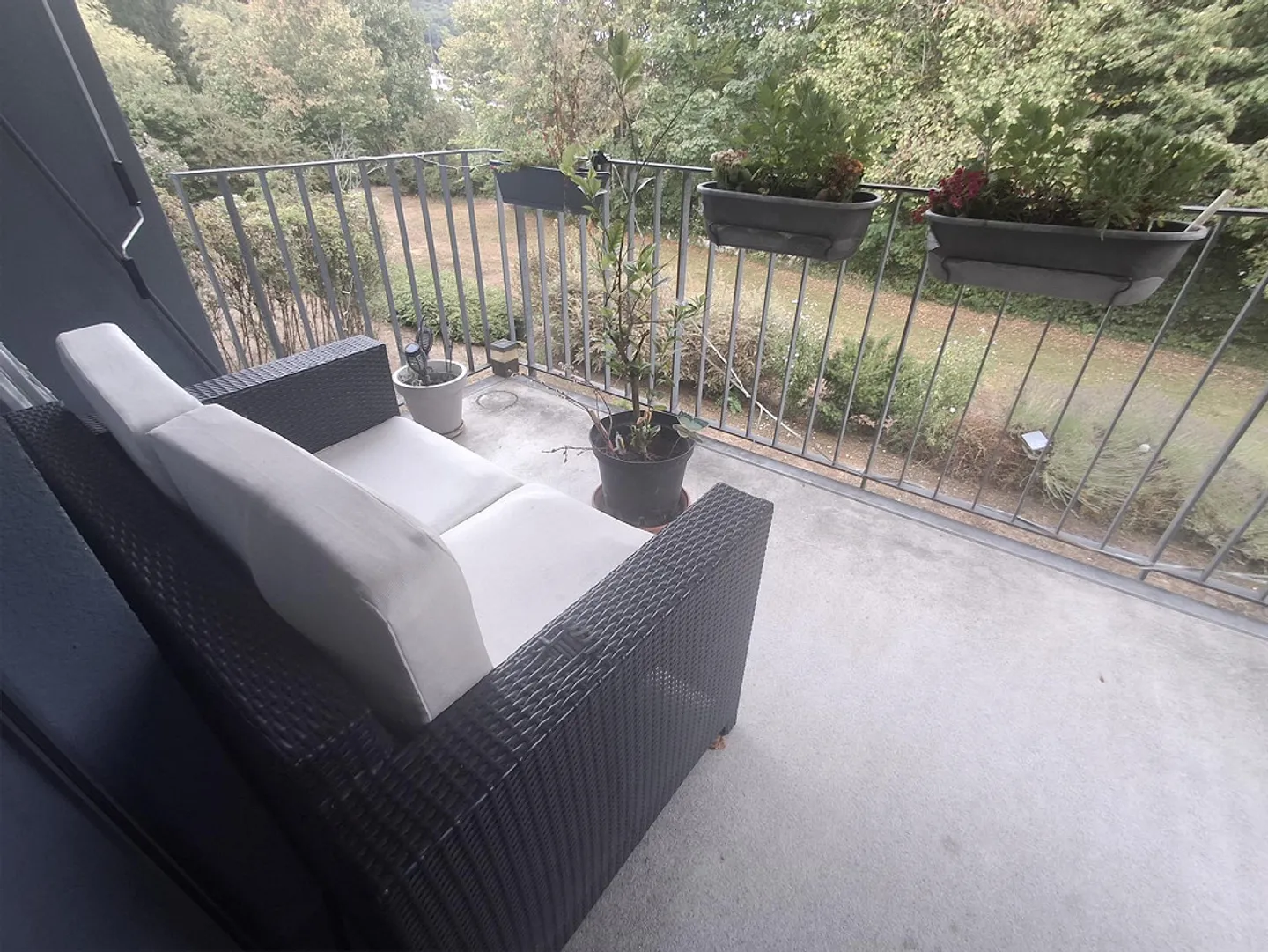 Bright 3.5-room apartment with 2 balconies and large living room - Photo 14 of 16