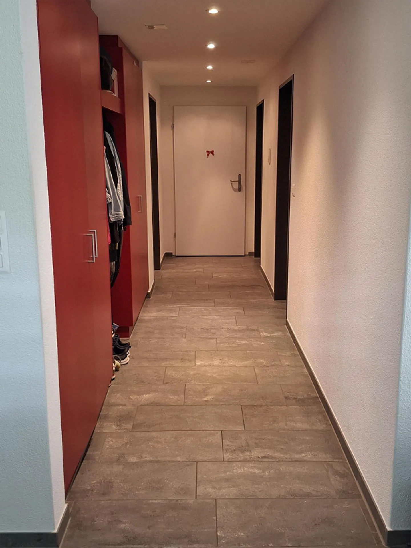 Bright 3.5-room apartment with 2 balconies and large living room - Photo 1 of 16