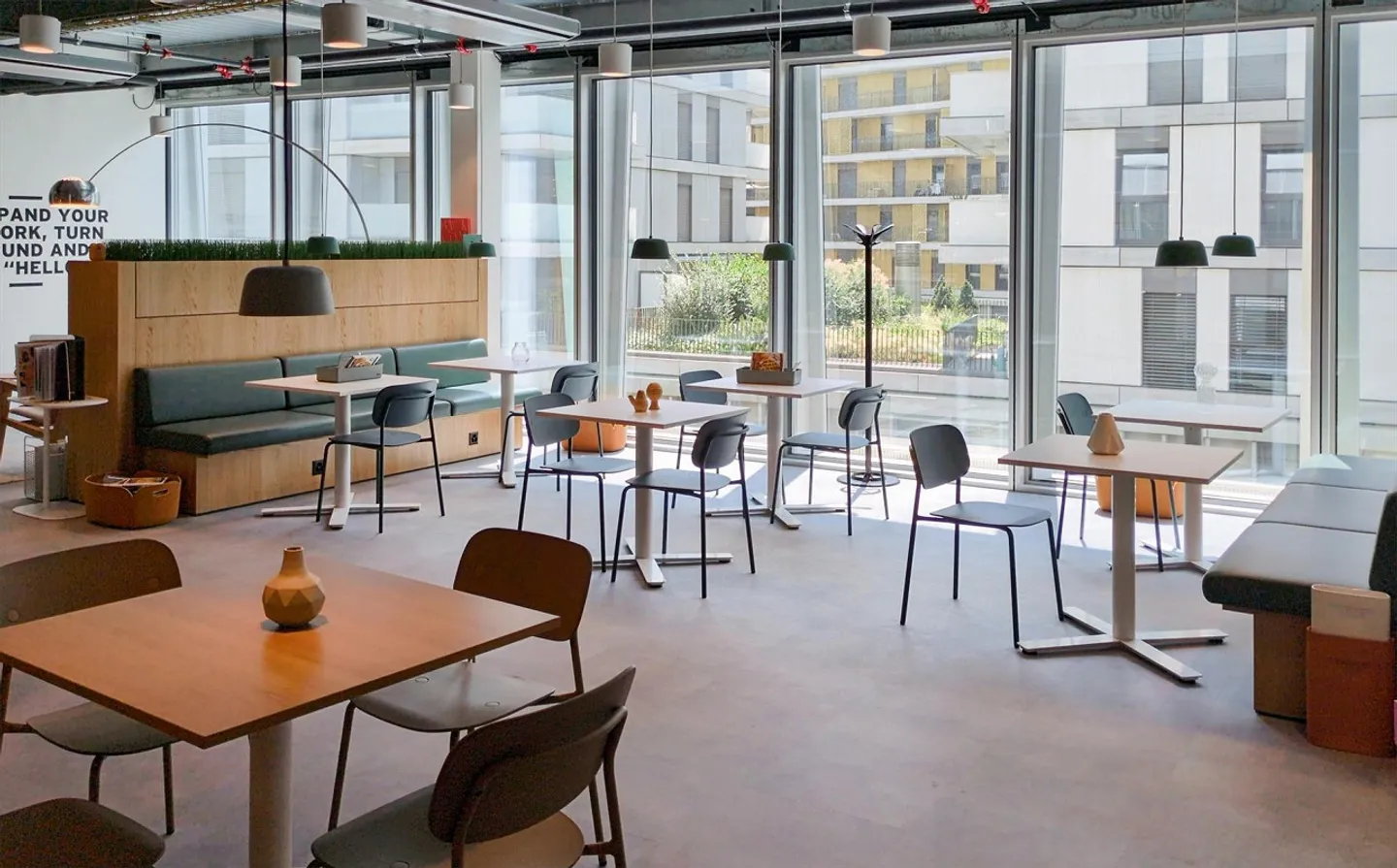 Accesso tutto incluso a uno spazio di coworking presso Spaces Quartier de l'Étang - Foto 6 di 15