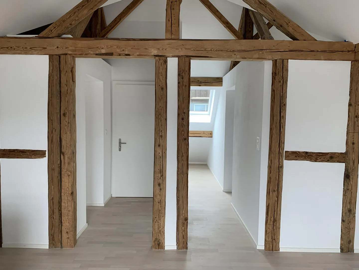 Bright spacious 2.5 room apartment with high ceilings - Photo 8 of 17