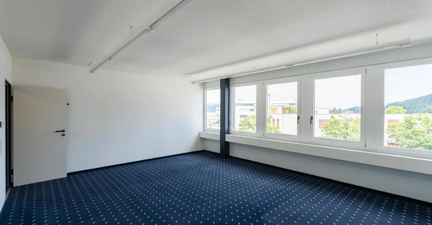 Geräumiger Büroraum zu vermieten - Foto 2 von 5