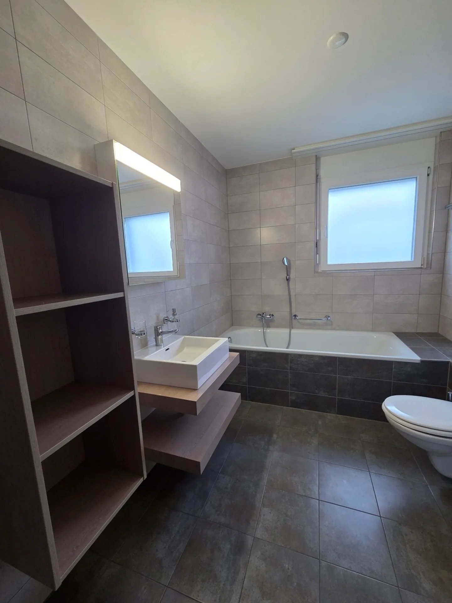 Appartement 4,5 pièces de 107 m2 au 2ème étage avec ascenseur - Photo 3 sur 10