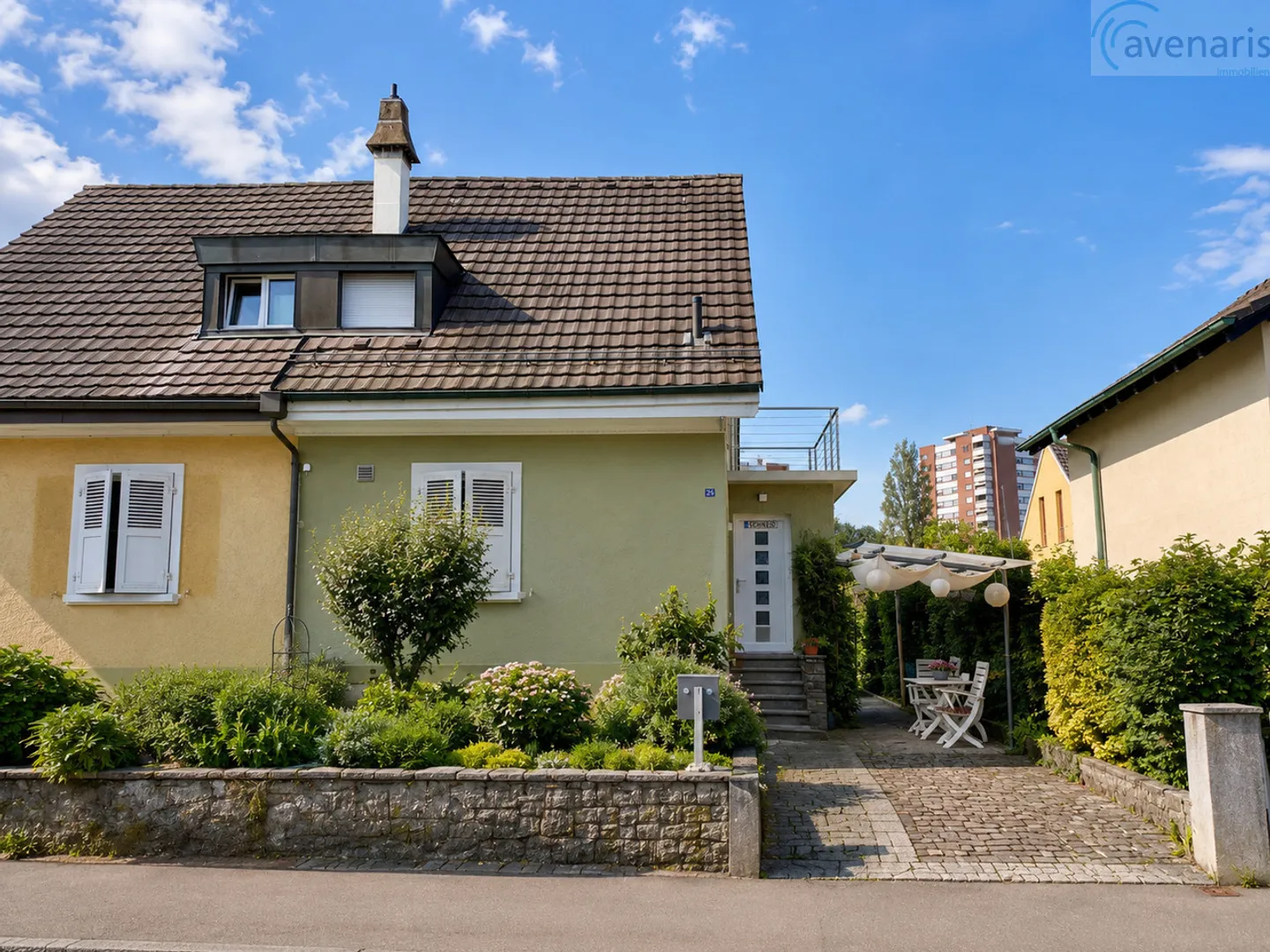 Charmantes Doppeleinfamilienhaus mit Garten - Foto 1 von 17