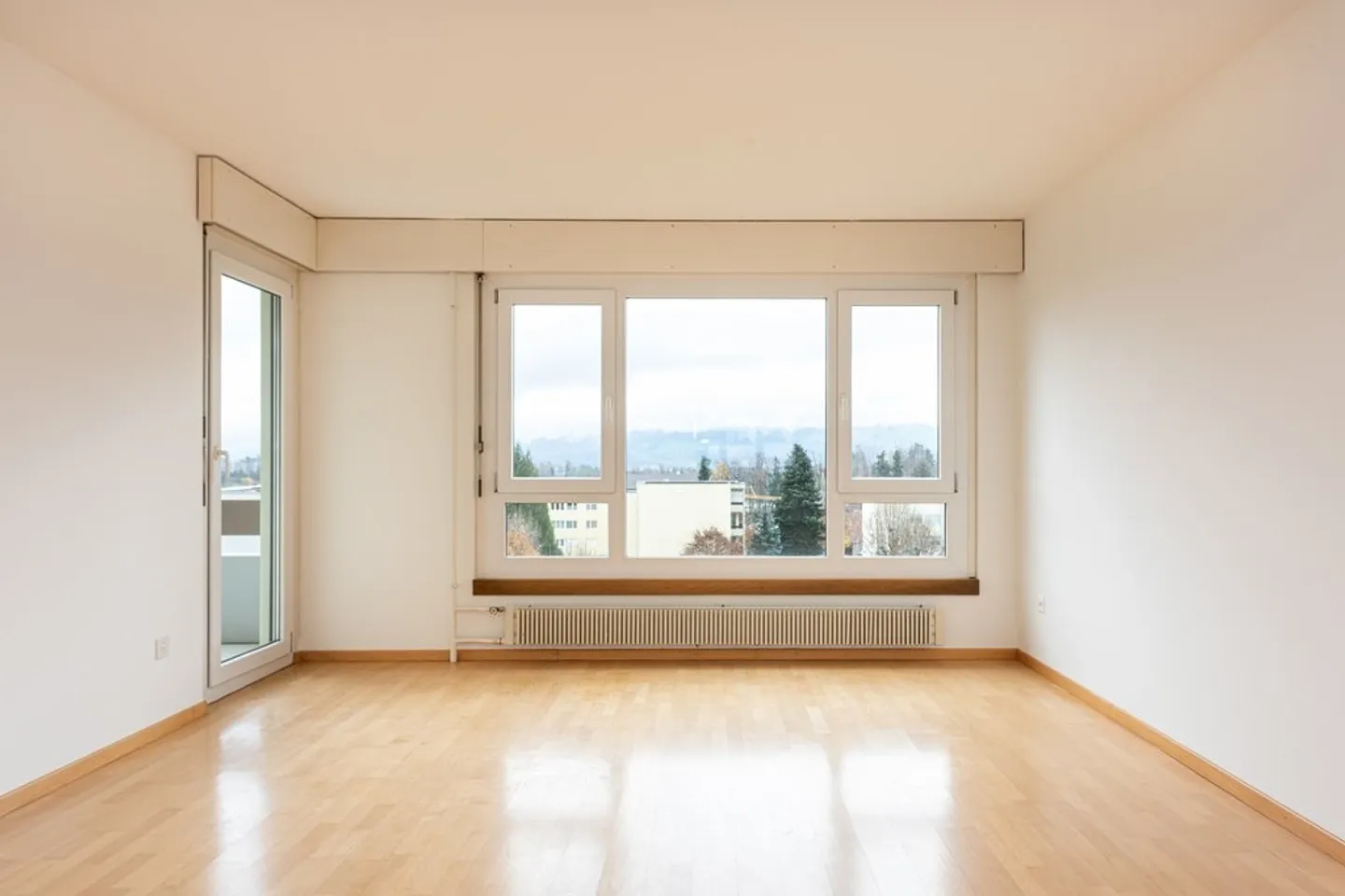 Cozy 2-Room Apartment with Balcony - Photo 2 of 5