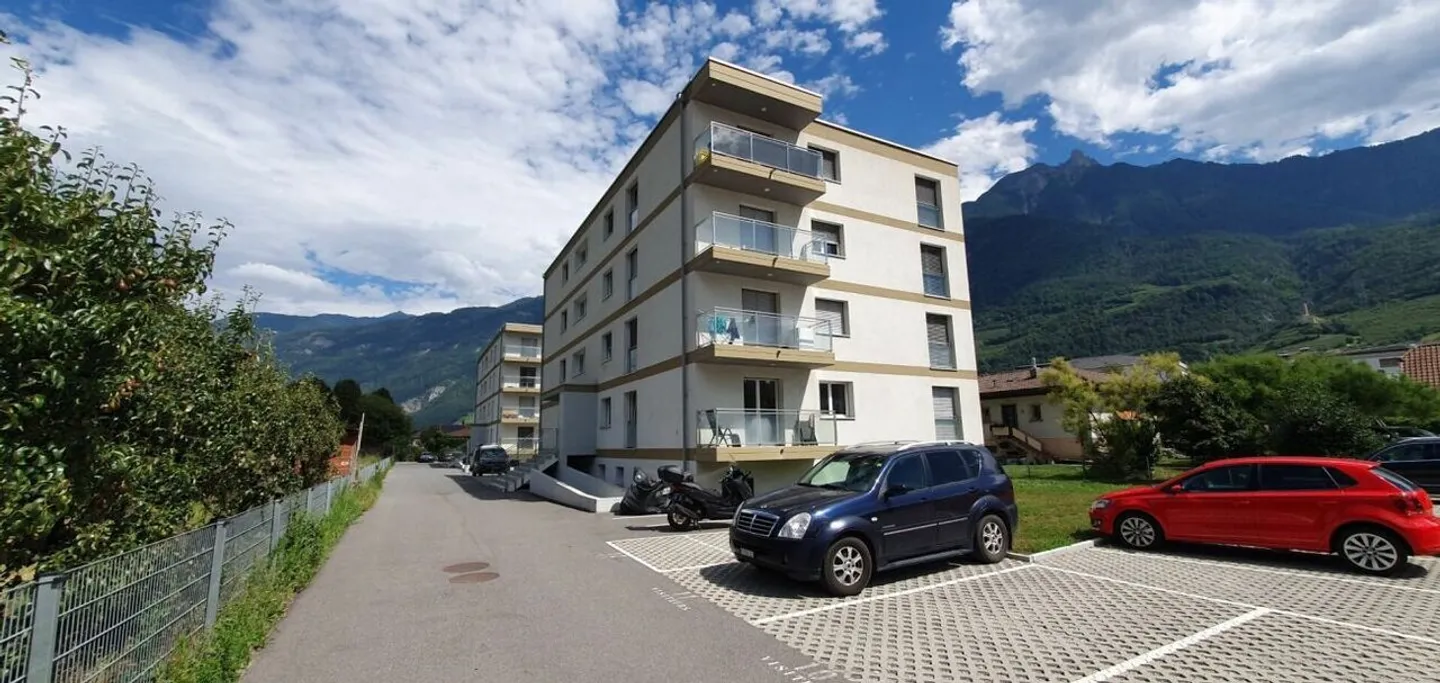 Zu vermieten mehrere Außenparkplätze in der Gemeinde Saxon - Foto 1 von 3