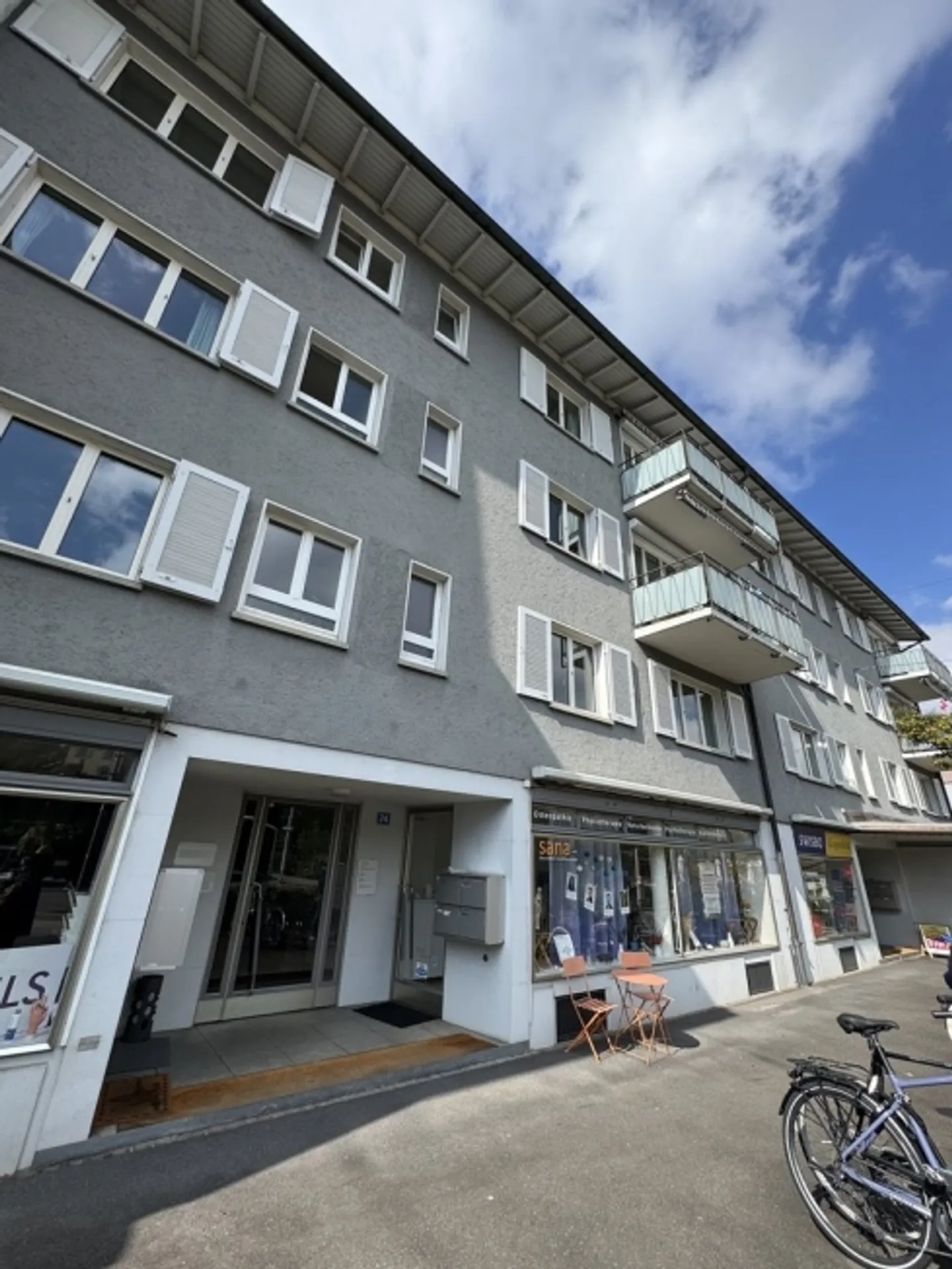 Bureau ou locaux commerciaux lumineux au cœur de Wollishofen - Photo 2 sur 8